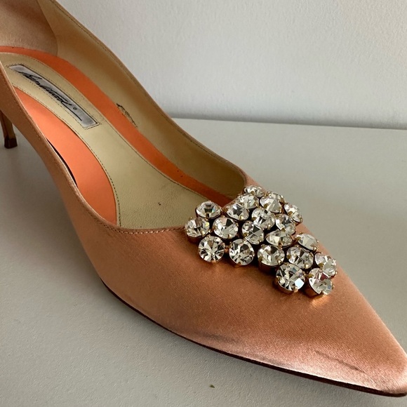 Brian Atwood salmon pink rhinestone jewelled satin kitten heels - size 39 / US 8 - Picture 10 of 10